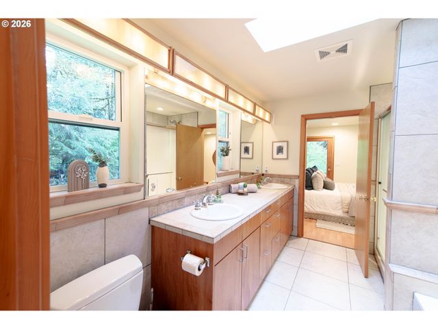 24300 Nw TIMBER Rd, Forest Grove, OR 97116