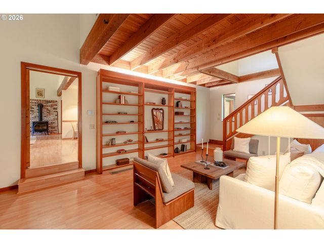 24300 Nw TIMBER Rd, Forest Grove, OR 97116