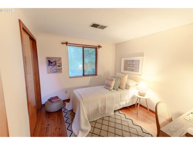 24300 Nw TIMBER Rd, Forest Grove, OR 97116