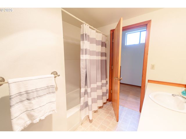24300 Nw TIMBER Rd, Forest Grove, OR 97116