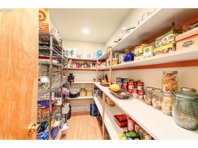 24300 Nw TIMBER Rd, Forest Grove, OR 97116