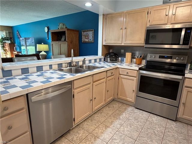 1304 Sand Bunker Arch Apt A, Chesapeake, VA 23320