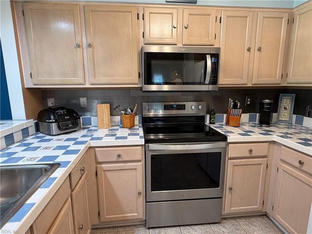 1304 Sand Bunker Arch Apt A, Chesapeake, VA 23320