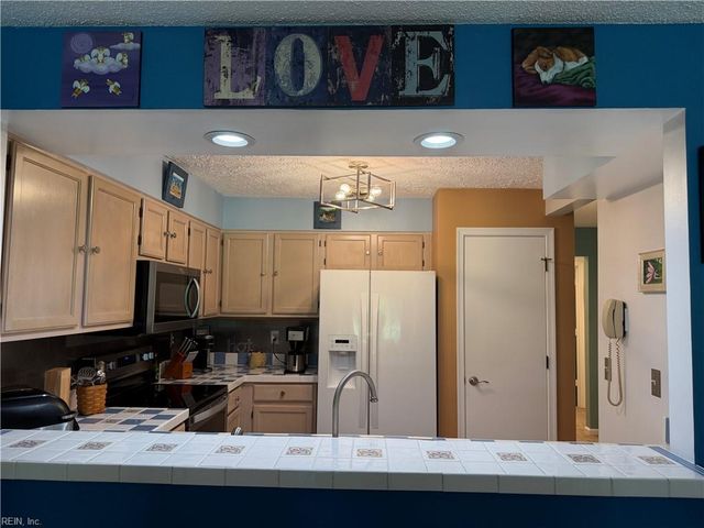 1304 Sand Bunker Arch Apt A, Chesapeake, VA 23320