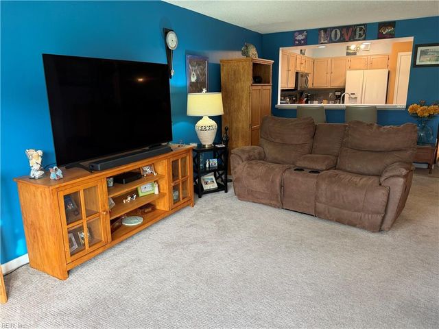 1304 Sand Bunker Arch Apt A, Chesapeake, VA 23320