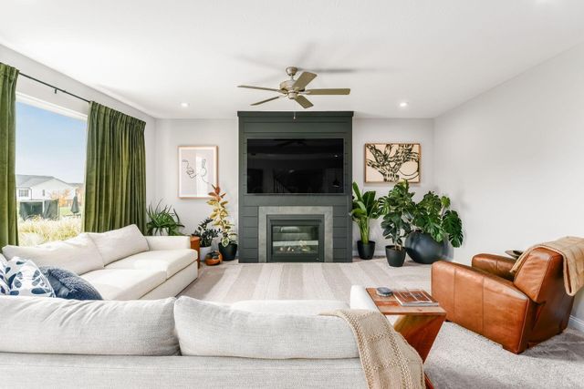 579 Courtright Drive E, Pickerington, OH 43147