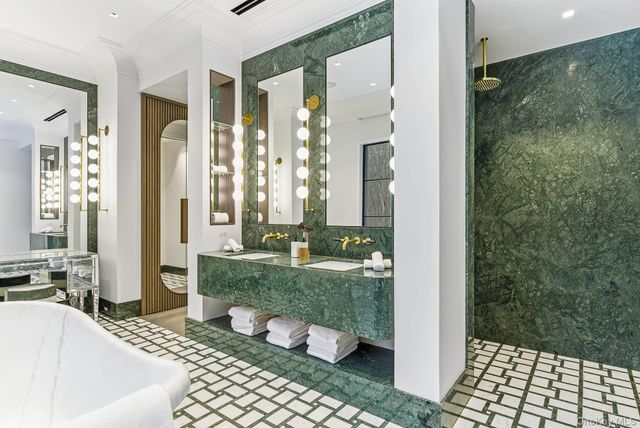 43 Old Orchard Lane, East Hampton, NY 11937