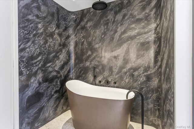 43 Old Orchard Lane, East Hampton, NY 11937