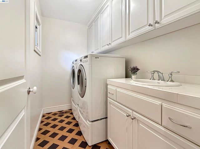 1209 Rimer Dr, Moraga, CA 94556