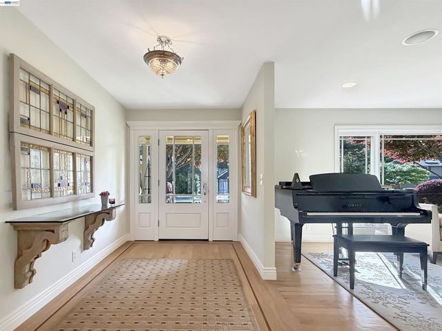 1209 Rimer Dr, Moraga, CA 94556