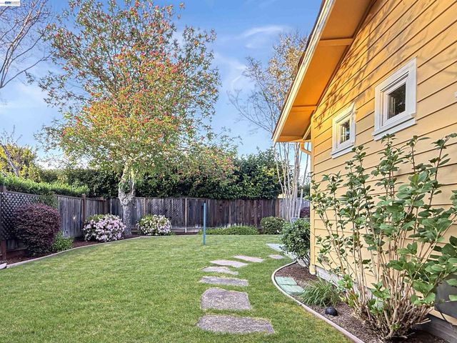 1209 Rimer Dr, Moraga, CA 94556