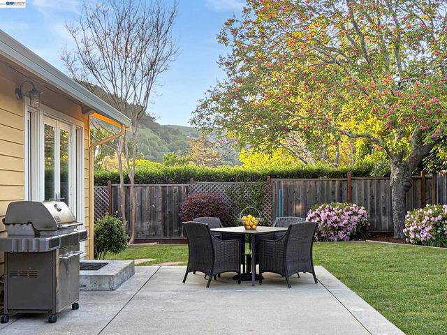 1209 Rimer Dr, Moraga, CA 94556