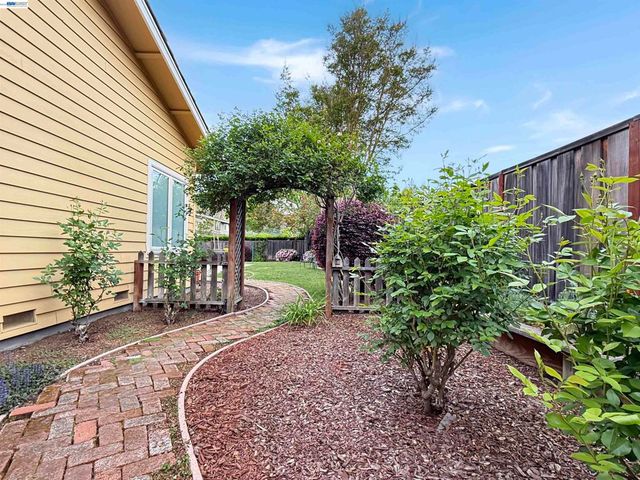 1209 Rimer Dr, Moraga, CA 94556