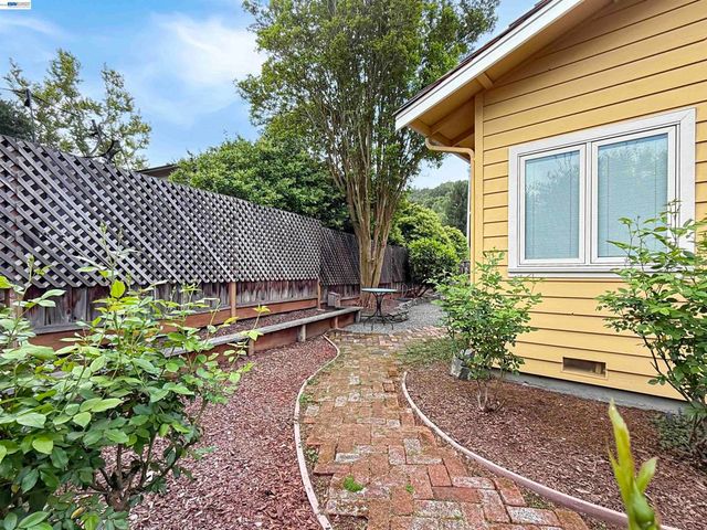 1209 Rimer Dr, Moraga, CA 94556