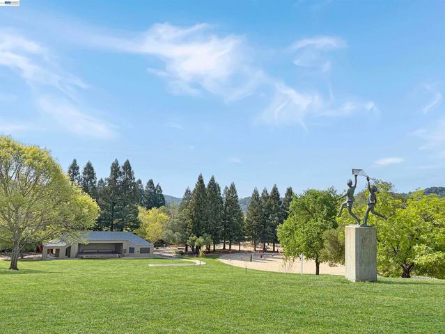 1209 Rimer Dr, Moraga, CA 94556