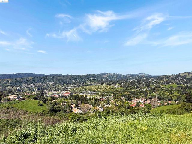 1209 Rimer Dr, Moraga, CA 94556