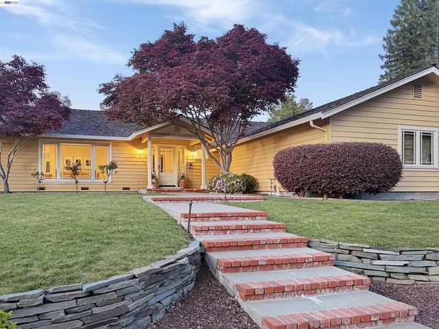 1209 Rimer Dr, Moraga, CA 94556