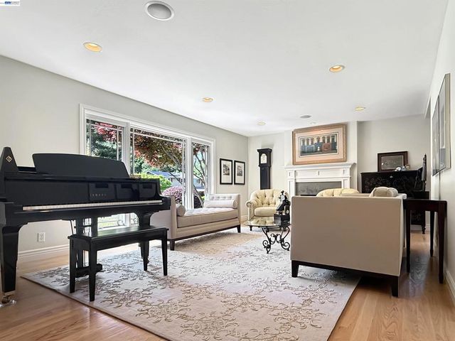 1209 Rimer Dr, Moraga, CA 94556