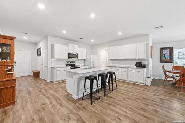 2124 FOXBRIAR CV, New Braunfels, TX 78130