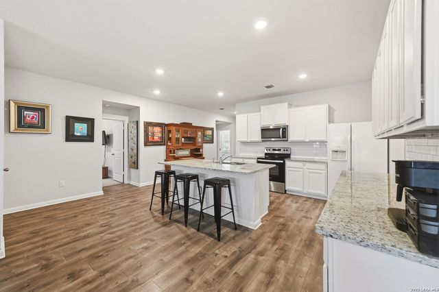 2124 FOXBRIAR CV, New Braunfels, TX 78130