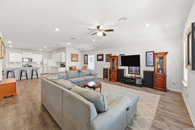 2124 FOXBRIAR CV, New Braunfels, TX 78130