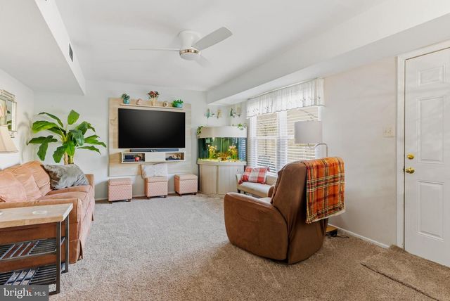 20 APPLETREE LN, Sewell, NJ 08080