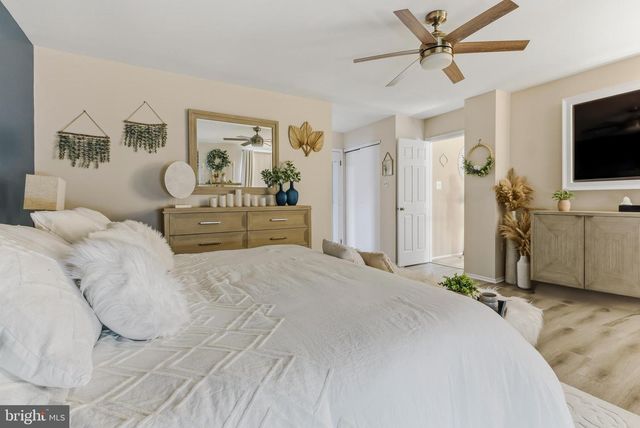 20 APPLETREE LN, Sewell, NJ 08080