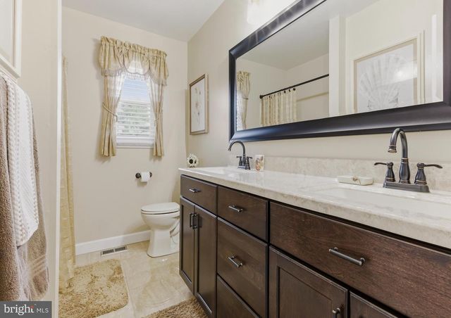 20 APPLETREE LN, Sewell, NJ 08080