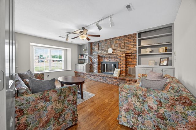 9603 N 111th East Avenue, Owasso, OK 74055