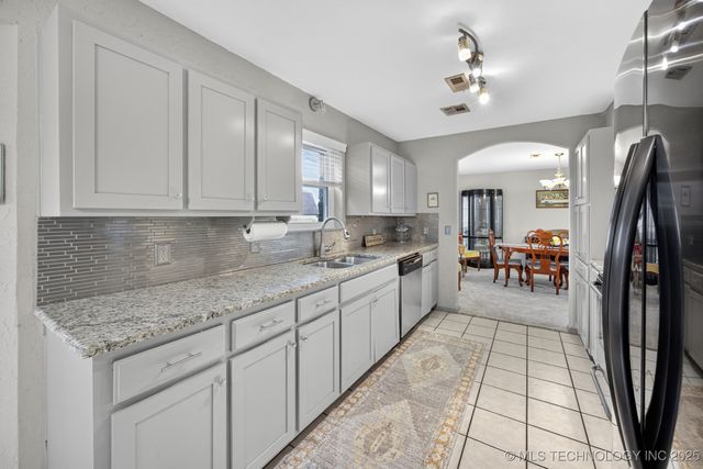 9603 N 111th East Avenue, Owasso, OK 74055