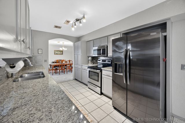 9603 N 111th East Avenue, Owasso, OK 74055