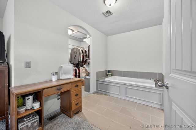9603 N 111th East Avenue, Owasso, OK 74055