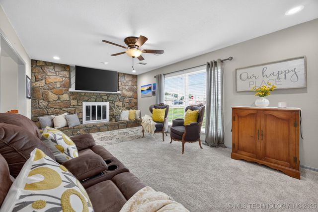 9603 N 111th East Avenue, Owasso, OK 74055