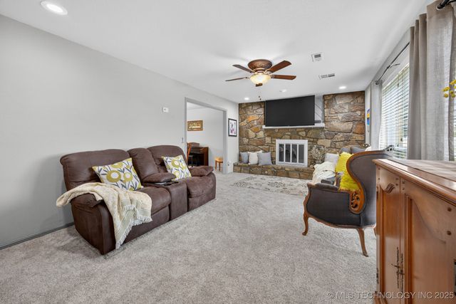 9603 N 111th East Avenue, Owasso, OK 74055
