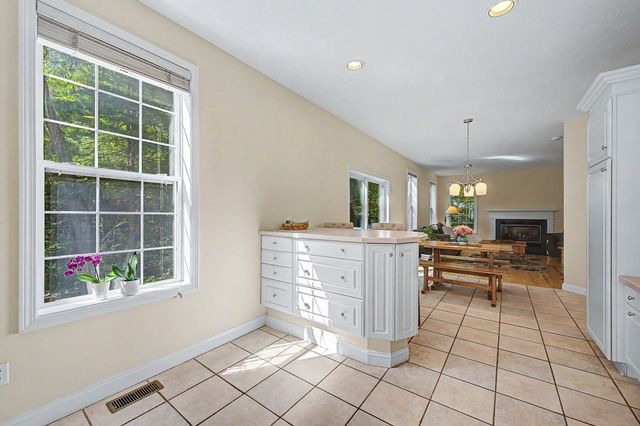 8 Southwood Dr 8, Southborough, MA 01772