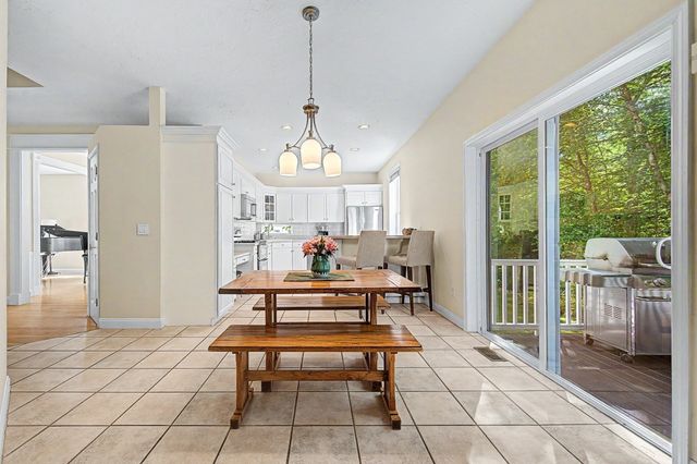 8 Southwood Dr 8, Southborough, MA 01772