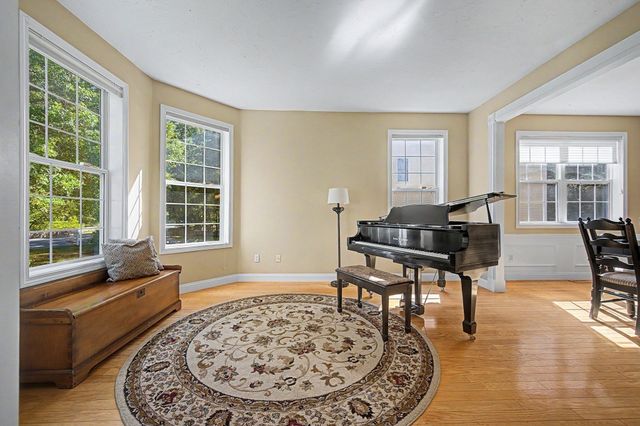 8 Southwood Dr 8, Southborough, MA 01772