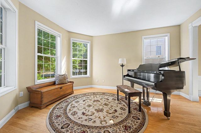 8 Southwood Dr 8, Southborough, MA 01772