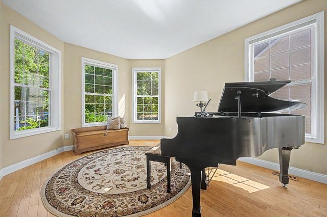 8 Southwood Dr 8, Southborough, MA 01772