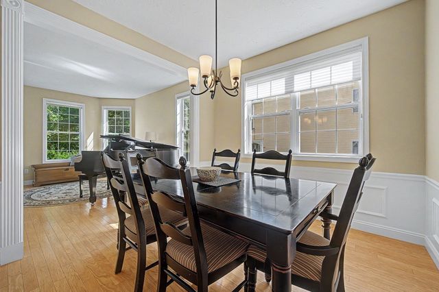 8 Southwood Dr 8, Southborough, MA 01772