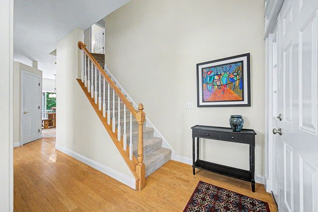 8 Southwood Dr 8, Southborough, MA 01772
