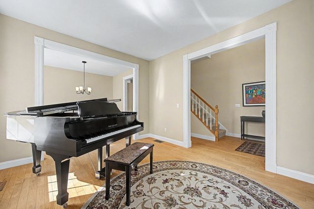 8 Southwood Dr 8, Southborough, MA 01772