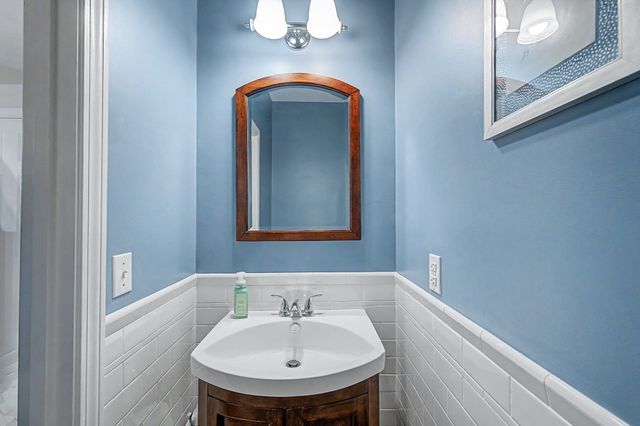 8 Southwood Dr 8, Southborough, MA 01772
