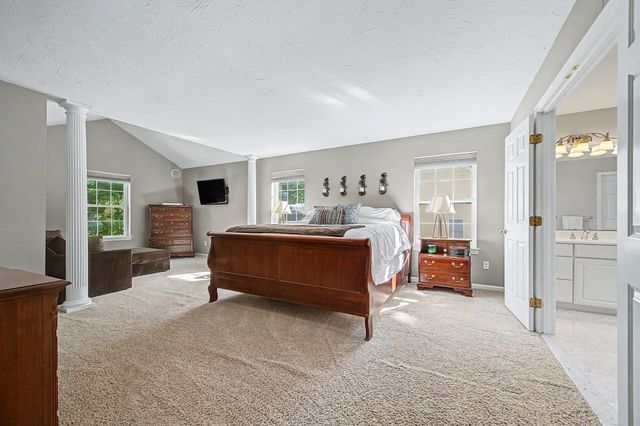 8 Southwood Dr 8, Southborough, MA 01772