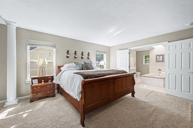 8 Southwood Dr 8, Southborough, MA 01772