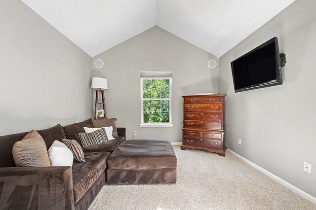 8 Southwood Dr 8, Southborough, MA 01772