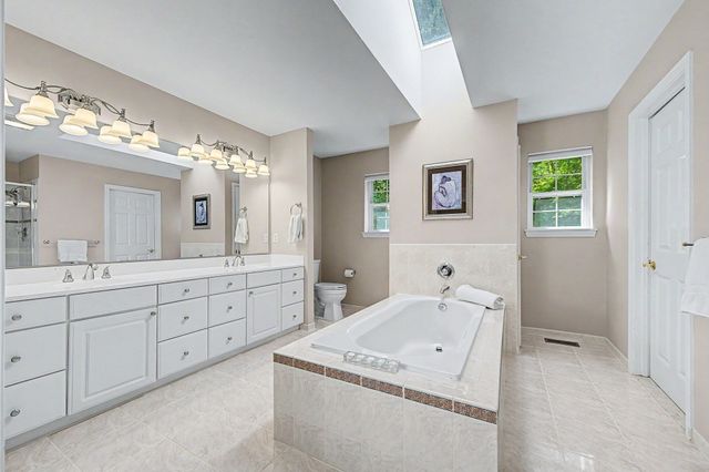 8 Southwood Dr 8, Southborough, MA 01772