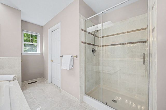 8 Southwood Dr 8, Southborough, MA 01772