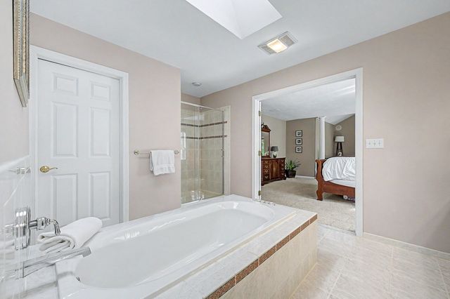 8 Southwood Dr 8, Southborough, MA 01772