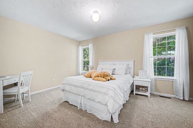 8 Southwood Dr 8, Southborough, MA 01772
